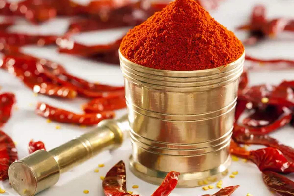 வயோதிப பெண் கண்ணில் மிளகாய் துாள் வீசி கொள்ளை! | Robbery By Throwing Pepper Powder