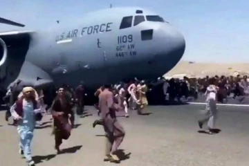 ஆப்கானிலிருந்து கத்தார் சென்ற அமெரிக்க விமானத்தில் கண்டெடுக்கப்பட்ட மனித உடல் பாகங்கள்!