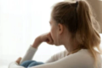 ஆணாக மாறி பல பெண்களிடம் பண மோசடியில் ஈடுபட்ட கனேடிய பெண்