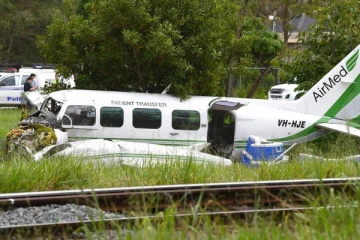 அவுஸ்திரேலியாவில் ஆம்புலன்ஸ் விமானம் விபத்து: அதிர்ஷடவசமாக தப்பிய பெண் விமானி