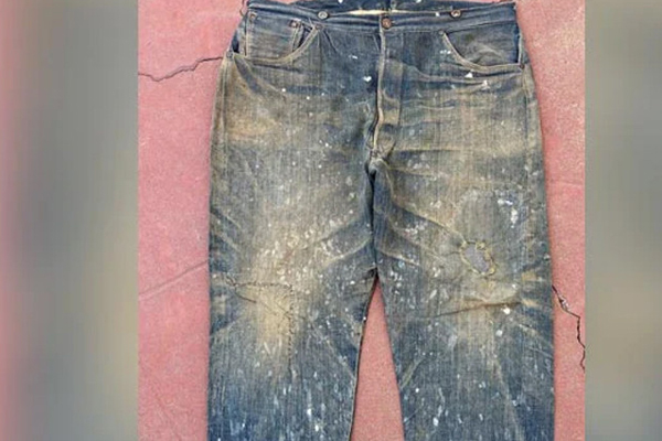 76 ஆயிரம் அமெரிக்க டாலருக்கு விற்கப்பட்ட ஜீன்ஸ் பேண்ட் | A Pair Of Jeans Sold For 76000