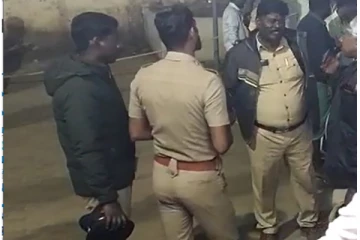 தமிழக மீனவர்களைத் தாக்கிய இலங்கை கடற்கொள்ளையர்கள்: ஒருவர் காயம்