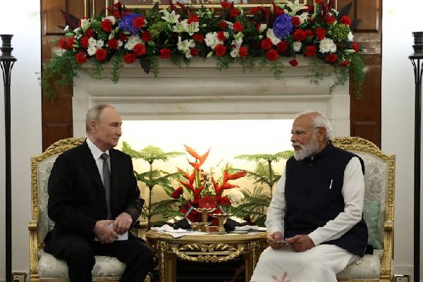 அடுத்த 5 வருடங்களில் 100 பில்லியன் டொலருக்கான வர்த்தக வளர்ச்சி: இந்தியாவும் ரஷ்யாவும் தீவிரம் | Putin And Modi Discuss Trade