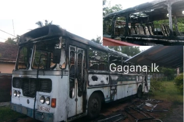 බස් රථයක් ගිනි ගෙන සම්පූර්ණයෙන්ම විනාශ වෙයි..(PHOTOS)