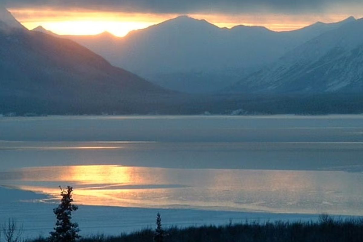 வட பிரிட்டிஷ் கொலம்பியாவில் பனிச்சரிவு விபத்துகள்: 4 பேர் பலி | 4 Dead 1 Airlifted To Hospital After Avalanches