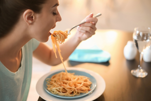 கர்ப்பிணி நூடுல்ஸ் சாப்பிட்டால் என்ன நடக்கும் தெரியுமா? அலட்ச்சியம் வேண்டாம்... உயிருக்கே ஆபத்து! | Eating Noodles During Pregnancy Is Good