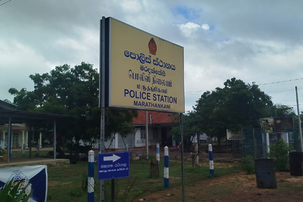 சட்டவிரோத மணல் அகழ்வில் ஈடுபட்ட டிப்பர் கைப்பற்றல் - இரண்டு சந்தேகநபர்கள் கைது | Suspects Involved In Illegal Sand Mining Arrested