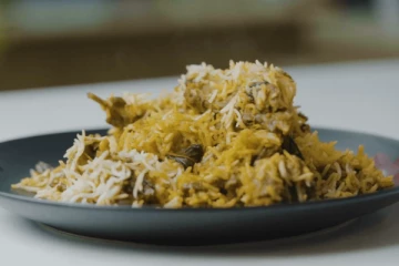 நாவூறும் சுவையில் வெள்ளை மட்டன் பிரியாணி.., எப்படி செய்வது?