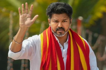 உங்களுக்கு துப்பிருந்தால்!! விஜய்யை மோசமாக கலாய்த்த ப்ளூ சட்டை மாறன்..