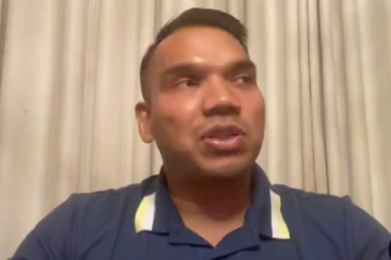 හදිසියේ ෆේස්බුක් ලයිව් ඇවිත් රටේ ප්රශ්න විසඳන්න හදපු නාමල්ට තරුණ තරුණියන්ගෙන් ලැබුණු අමුතුම ප්රතිචාර (PHOTOS)