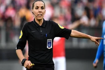 உலகக் கிண்ண கால்பந்தாட்ட போட்டியில் முதன்முறையாக களமிறங்கும் பெண் நடுவர்!