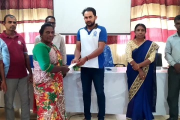 சீரற்ற காலநிலையால் பாதிக்கப்பட்ட வர்களுக்கு காரைதீவில் நிதியுதவி