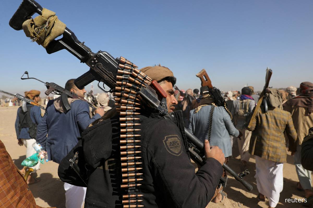 அந்த பயம்... ஒன்றரை மடங்கு அதிக தூரம் பயணித்த அமெரிக்காவின் சக்திவாய்ந்த போர்க்கப்பல் | Houthi Uss Bush Longer Route