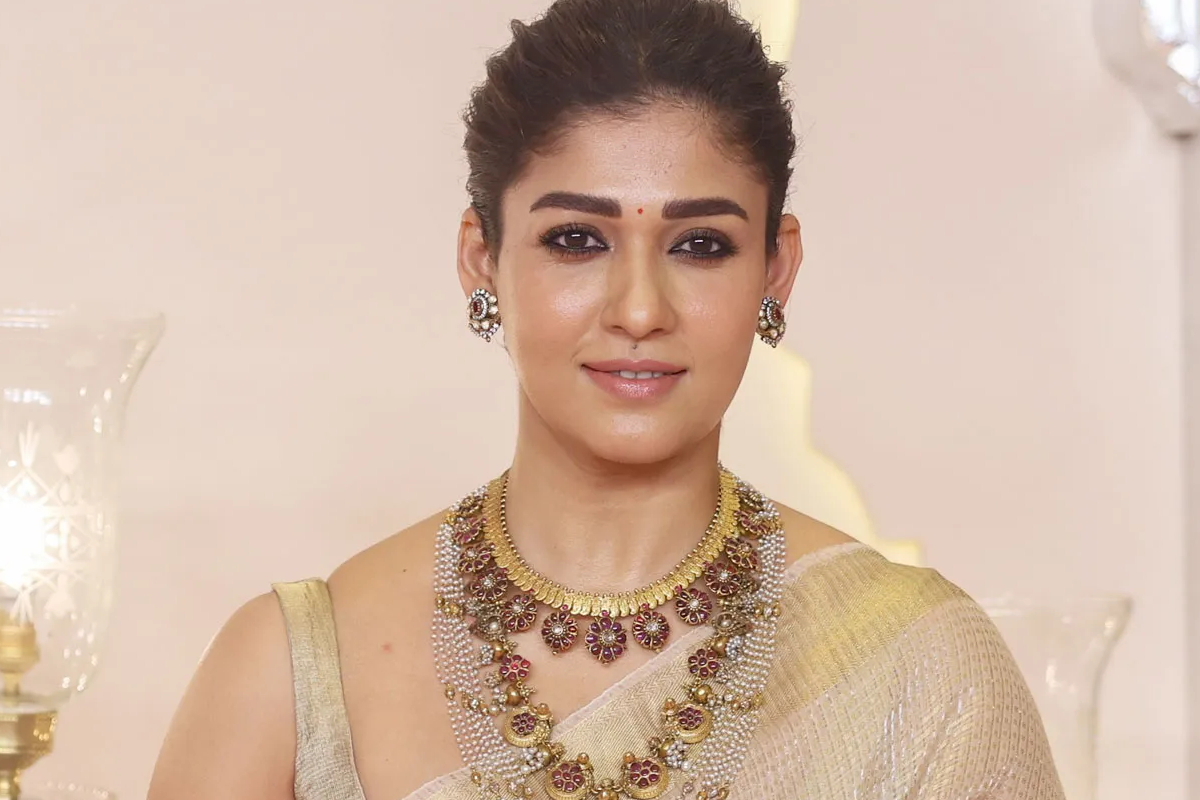 நயன்தாரா அணிந்திருக்கும் புடவை முதல் மோதிரம் வரை, அவற்றின் விலை எவ்வளவு தெரியுமா? முழு விவரம் இதோ | Nayanthara Orange Saree Bracelet And Ring Price