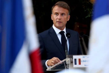 பிரான்சின் அடுத்த பிரதமர் யார்? முடிவு செய்வதற்காக கட்சித் தலைவர்களை சந்திக்கும் மேக்ரான்