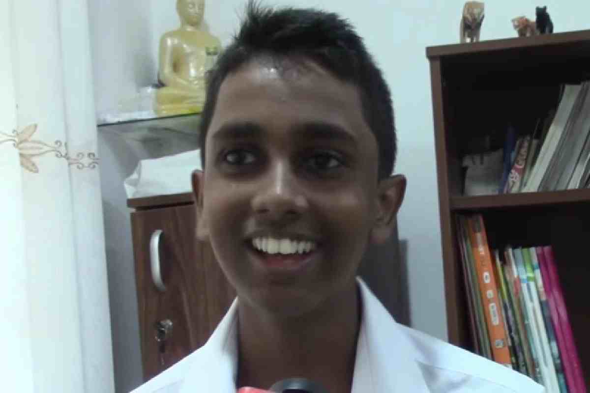 சாதாரணதர பரீட்சை : 09 ஆம் தரத்தில் 9ஏ பெறுபேறுகளை பெற்று சாதித்த மாணவன் : குவியும் வாழ்த்துக்கள் | Mahinda Binal Who Took Ol In Year 9 Got 9 A சாதாரணதர பரீட்சை : 09 ஆம் தரத்தில் 9ஏ பெறுபேறுகளை பெற்று சாதித்த மாணவன் : குவியும் வாழ்த்துக்கள் | Mahinda Binal Who Took Ol In Year 9 Got 9 A