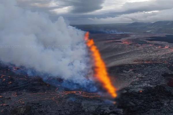 ஐஸ்லாந்தில் வெடித்துச் சிதறிய எரிமலை! | Volcano Erupts In Iceland Evacuation Of People