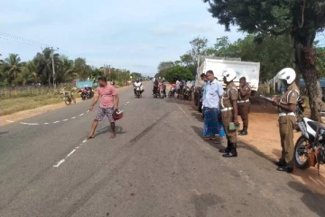 எரிபொருள் நிலையம் முன்பு முச்சக்கரவண்டி – லொறி மோதி விபத்து