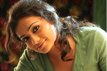 படுக்கையறையில் செல்ஃபி எடுத்து வெளியிட்ட ‘அடங்கமறு’ அண்ணி - வைரலாகும் போட்டோ