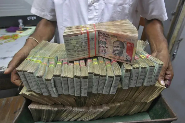 தமிழகத்தில் கூலி தொழிலாளியின் வங்கிக்கணக்கில் திடீரென வந்து குவிந்த ரூ.1 கோடி பணம் | Tamil Nadu Farmer Bank Account Receive 1 Crore