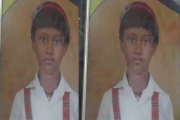 வீட்டு முற்றத்தில் சைக்கிள் ஓட்டிய சிறுமிக்கு நேர்ந்த துயரம் (படங்கள்)