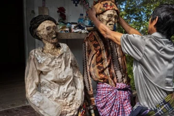 இறந்தவர்களை சூப் வைத்து சாப்பிடும் பழங்குடியினர்!