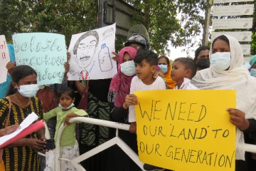 மட்டக்களப்பில் அரசாங்கத்திற்கு எதிராக திரண்ட நூற்றுக்கு மேற்பட்ட பெண்கள் (VIDEO)