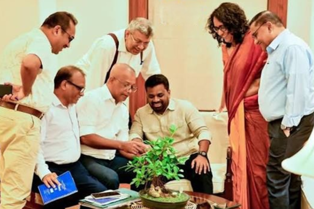 இன்று நாமல்.. நாளை ஹரிணி..! நிமல் பெரேராவுக்கு அரசின் சக்திவாய்ந்த அமைச்சருடன் தொடர்பு - எழுந்துள்ள புதிய சர்ச்சை! | Namal Rajapaksa Nimal Perera Npp Government