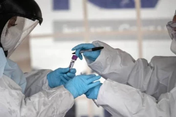 இந்தியாவில் கடந்த 24 மணி நேரத்தில் கொரோனாவால் 4 பேர் உயிரிழப்பு