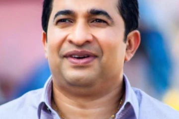 ප්‍රභල අමාත්‍යවරයෙකු සිය ධුරයෙන් හා  පොදුජන පෙරමුණේ දිස්ත්‍රික් නායකත්වයෙන් ඉවත්වෙයි ..