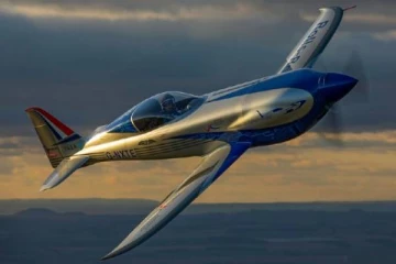 உலகிலேயே அதிக வேகமாக செல்லும் எலெக்ட்ரிக் விமானம்