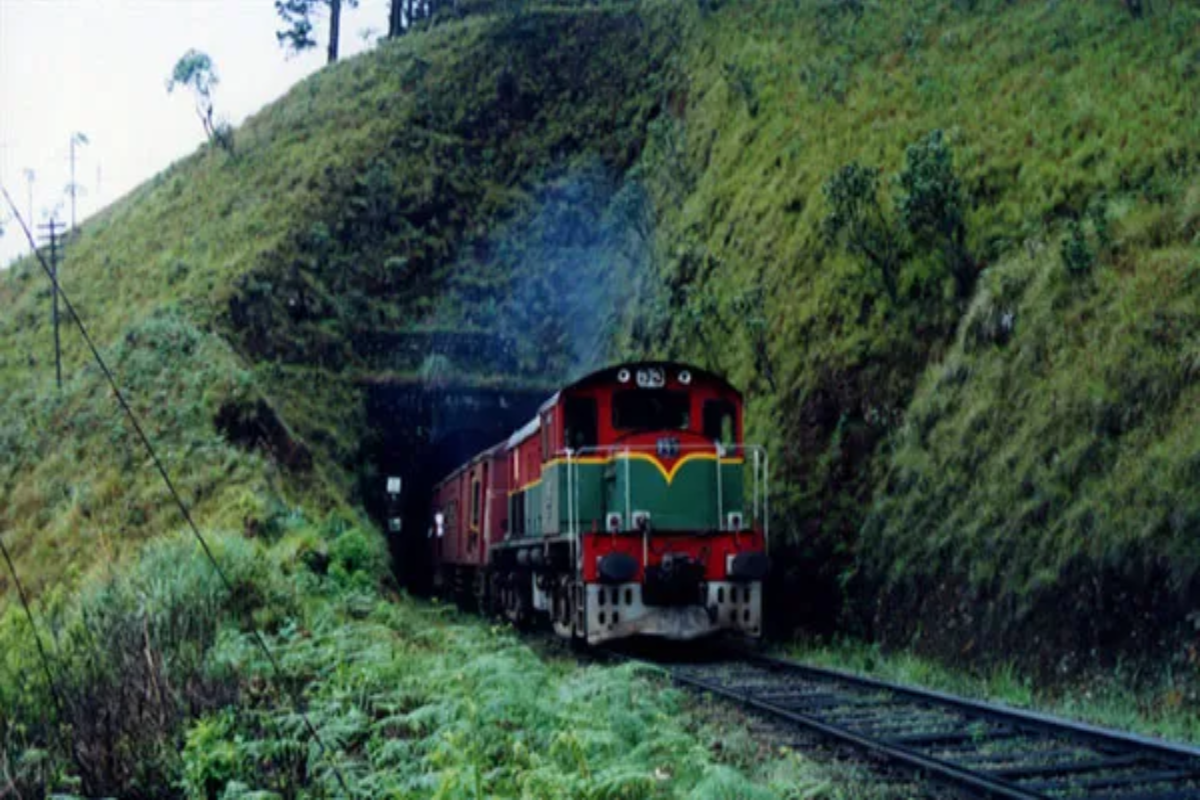 மீண்டும் மலையக ரயில் போக்குவரத்து பாதிப்பு | Upcountry Train Services Disrupted Again