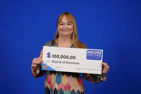 கனடாவில் பிறந்தாளில் பெண்ணொருவருக்கு அடித்த அதிர்ஷ்டம் | Canada Ontario Woman Won Lottery Prize In Brithday