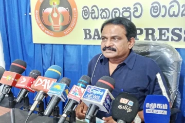 ஹரிஸ் எம்.பி எதிர்க்கட்சியில் இருந்து சாதிக்கின்றார் என்றால் ஆளுங்கட்சியில் நீங்கள் எதற்கு? - ஞா.ஸ்ரீநேசன்