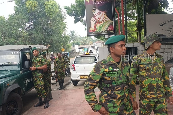 சட்டவிரோத சொத்து குவிப்பு! யாழில் வர்த்தகர் ஒருவரின் விற்பனை நிலையம் திடீர் சோதனை | Raid At A Trader S Shop In Jaffna Today