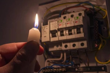 சுவிட்சர்லாந்தில் கட்டுமான ஊழியர்களால் மின்சாரம் இன்றி தவித்த 1500 குடும்பங்கள்