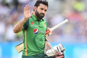 அதிரடி நாயகன் கிரிஸ் கெய்லின் சாதனையை முறியடித்து புதிய சரித்திரம் படைத்த பாகிஸ்தான் வீரர் - ரசிகர்கள் மகிழ்ச்சி