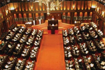 நாடாளுமன்ற உறுப்பினர்களுக்கு மேலதிக துப்பாக்கி வழங்க நடவடிக்கை