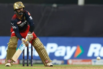 டெல்லியை ஓடவிட்ட தினேஷ் கார்த்திக்: வெற்றிக்கணக்கை தொடரும் ராயல் சேலஞ்சர்ஸ்!