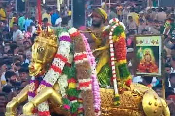 குலுங்கிய மதுரை; வைகை ஆற்றில் எழுந்தருளிய கள்ளழகர் - ஏன் இறங்குறாரு தெரியுமா?