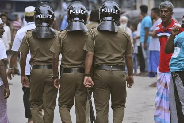 வீடு புகுந்து 33 பவுண் நகைகள் திருட்டு - பருத்தித்துறையில் சம்பவம் | 33 Pounds Jewelry Stolen From House In Dududuray வீடு புகுந்து 33 பவுண் நகைகள் திருட்டு - பருத்தித்துறையில் சம்பவம் | 33 Pounds Jewelry Stolen From House In Dududuray