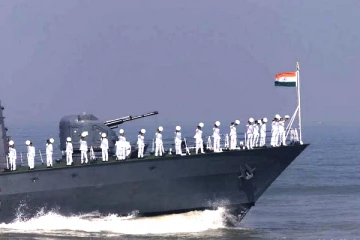 அரபிக் கடலில் இந்திய கடற்படை தாக்குதல் தொடக்கம் - பாகிஸ்தான் தாக்குதலுக்கு பதிலடி