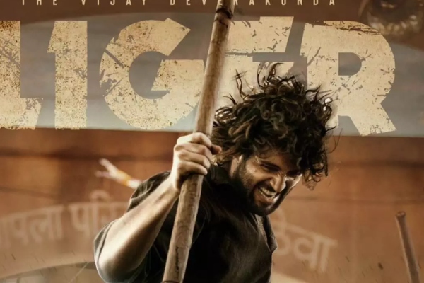 புர்கா அணிந்துகொண்டு ரகசியமாக தியேட்டரில் படம் பார்த்த முன்னணி ஹீரோ | Vijay Deverakonda Watched Movie Wearing Burqa