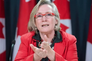 சிகரெட் மீது  எச்சரிக்கை வாசகம் பதிக்கும் உலகின்  முதல் நாடாக கனடா!