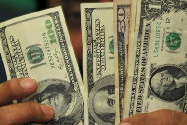 அமெரிக்க டொலருக்கு எதிராக ரூபாவின் பெறுமதியில் ஏற்பட்டுள்ள பாரிய வீழ்ச்சி | Sri Lankan Rupees Falls Against Dollars அமெரிக்க டொலருக்கு எதிராக ரூபாவின் பெறுமதியில் ஏற்பட்டுள்ள பாரிய வீழ்ச்சி | Sri Lankan Rupees Falls Against Dollars