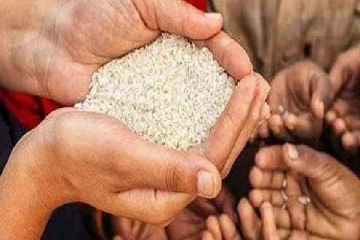 உணவில்லாமல் கடும் வறுமையில் தவிக்கும் ஆப்கான் குழந்தைகள்