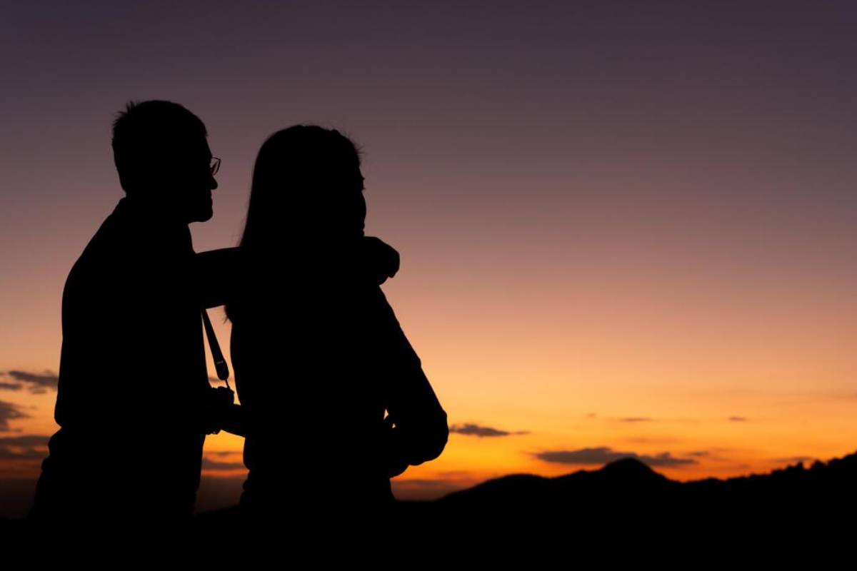இளம் பெண்ணை ஏமாற்றி நகைகளுடன் தலைமறைவான காதலன் | Lover Absconds Jewelry After Deceiving Young Woman இளம் பெண்ணை ஏமாற்றி நகைகளுடன் தலைமறைவான காதலன் | Lover Absconds Jewelry After Deceiving Young Woman