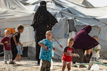 வெளிநாடு ஒன்றில் முகாம்களில் தங்கவைக்கப்பட்டிருந்த 51 பெண்களையும் குழந்தைகளையும் அழைத்து வந்துள்ள பிரான்ஸ்