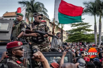 ජනපති පලා යයි රටේ පාලනය හමුදාව අතට උඩුයටිකුරු වූ රාජ්‍යය