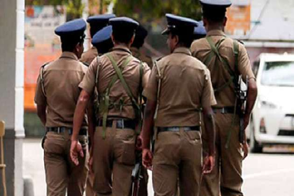 உயர்தர பரீட்சைக்கு தோற்றிய மாணவி மாடியில் இருந்து வீழ்ந்து படுகாயம் | Female Student Falls From A Three Storey Building